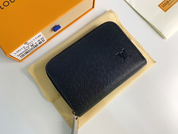 LVコピーウォレット着用イメージ